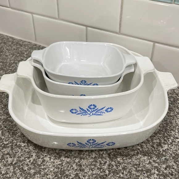 Vintage Corningware Cornflower Bakeware Set of 4 Graduated serving dishes - Picture 4 of 10